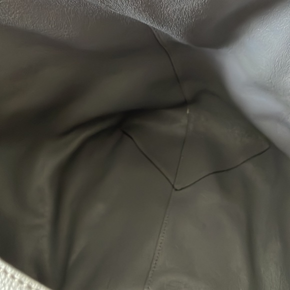 Michael Kors Izzy large reversible leather tote in Grey - Picture 7 of 10